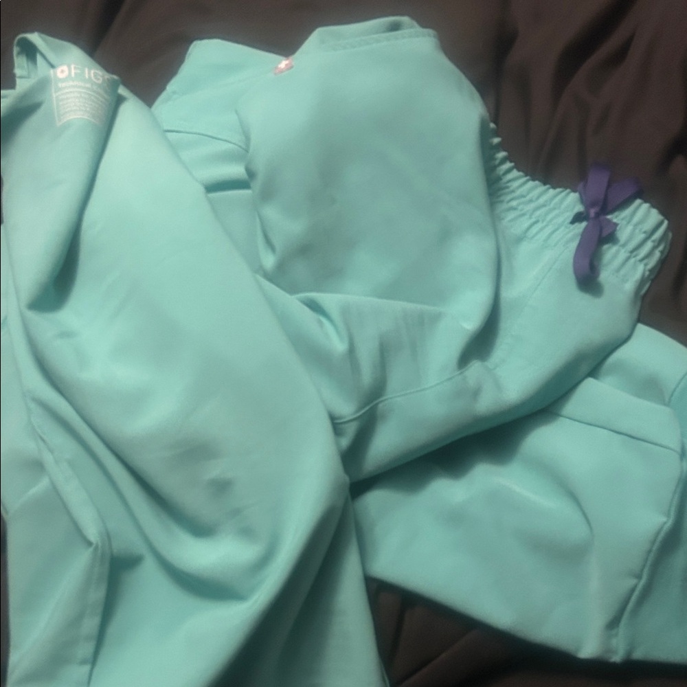 Figs surgical green scrubs